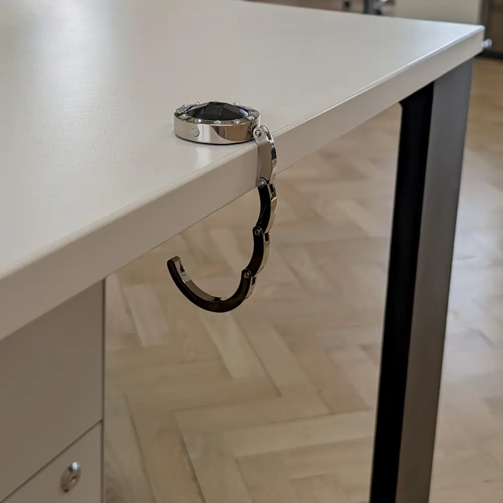 OBEŠALNIK ZA TORBICE Z ŽAMETNO VREČKO